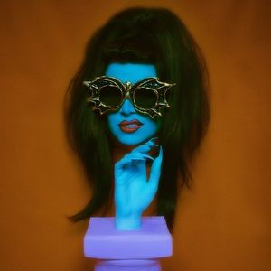 Meet your Posher, Albertina